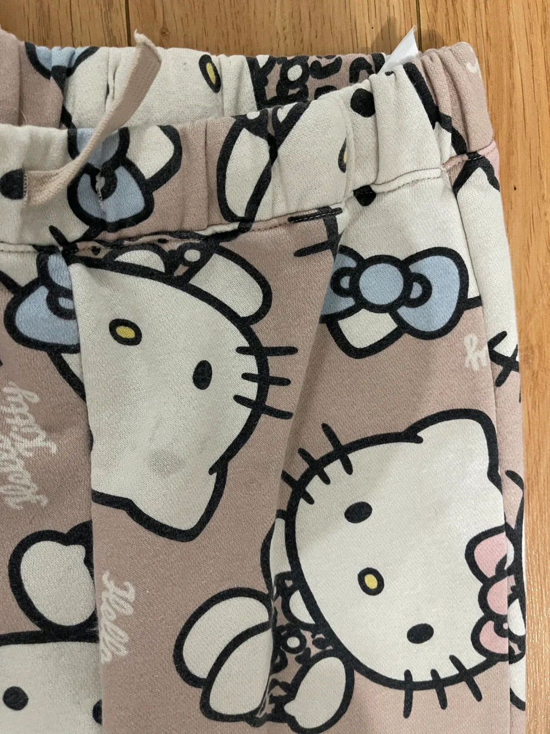 6-8 Hello Kitty H&M jogging set image indicator(2)