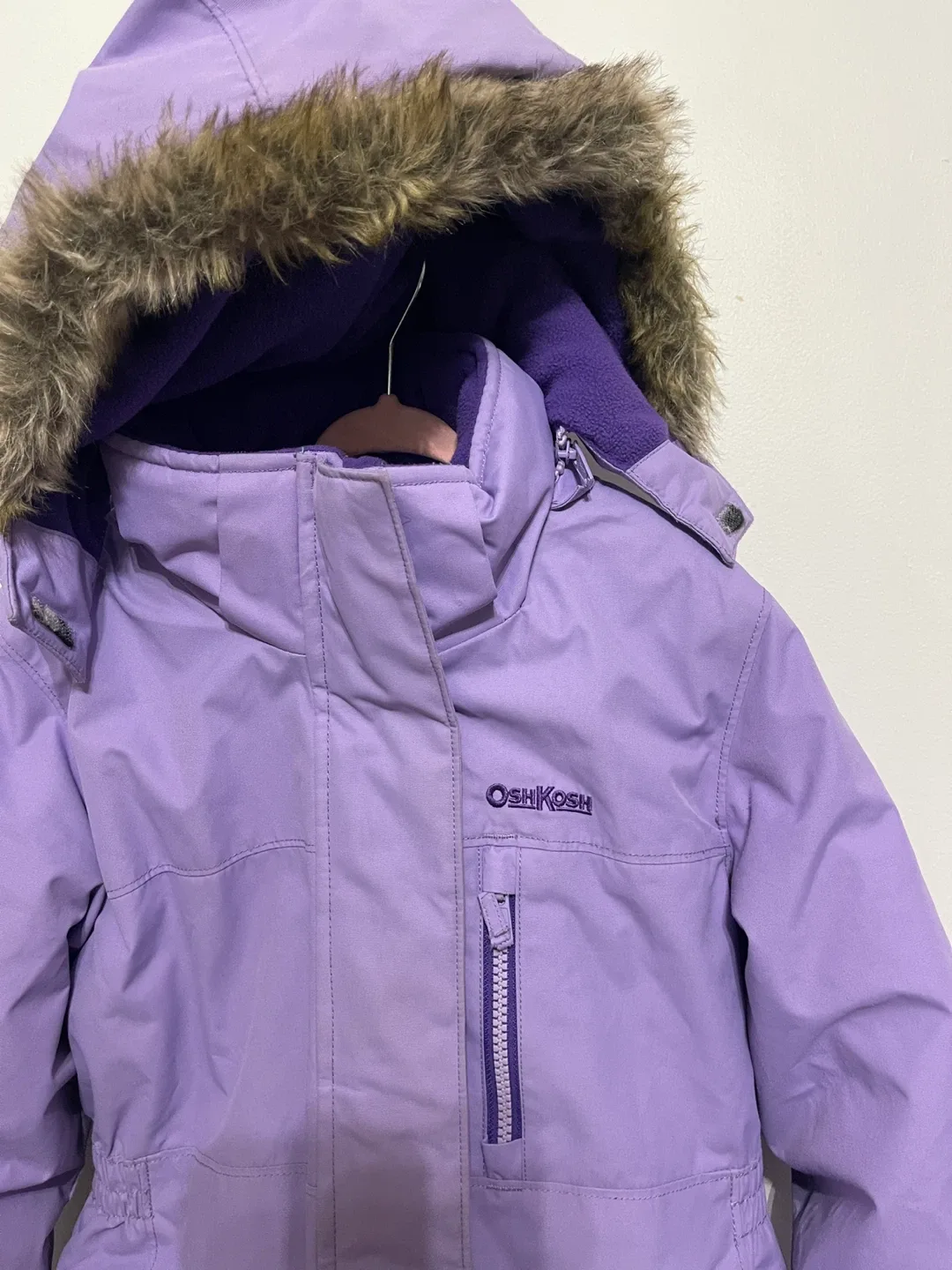 Like new Size 8 Oshkosh long back winter coat image indicator(2)