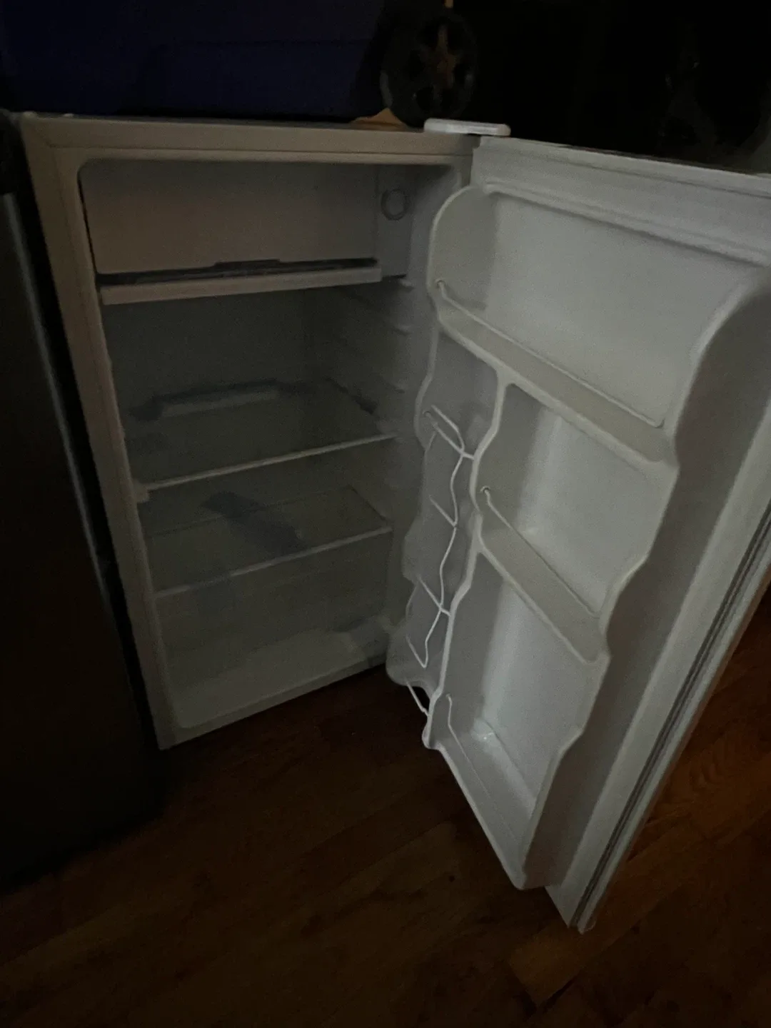 Bangson Mini Fridge - White image indicator(2)