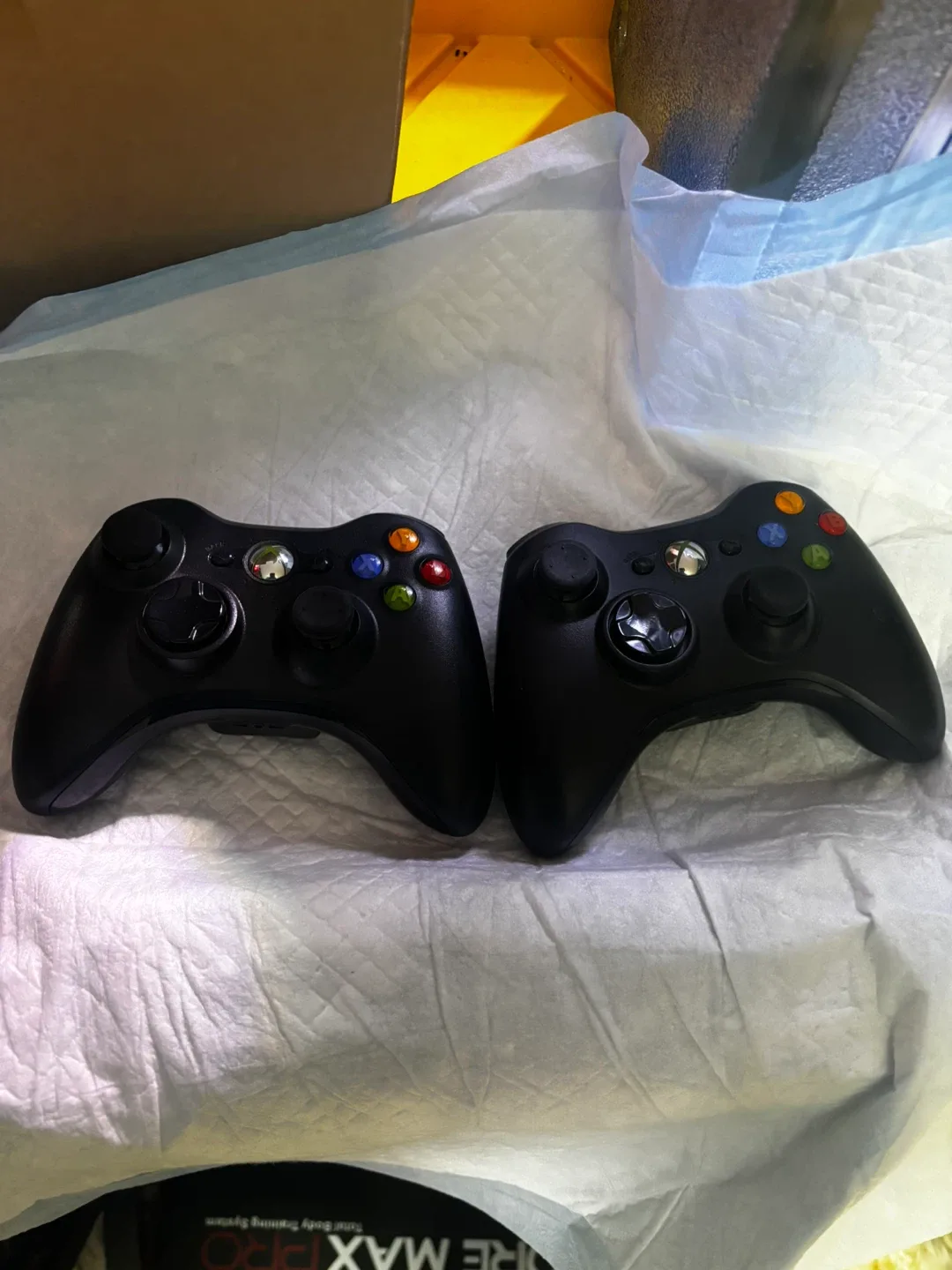 Xbox 360 Console with 2 Controllers image indicator(2)