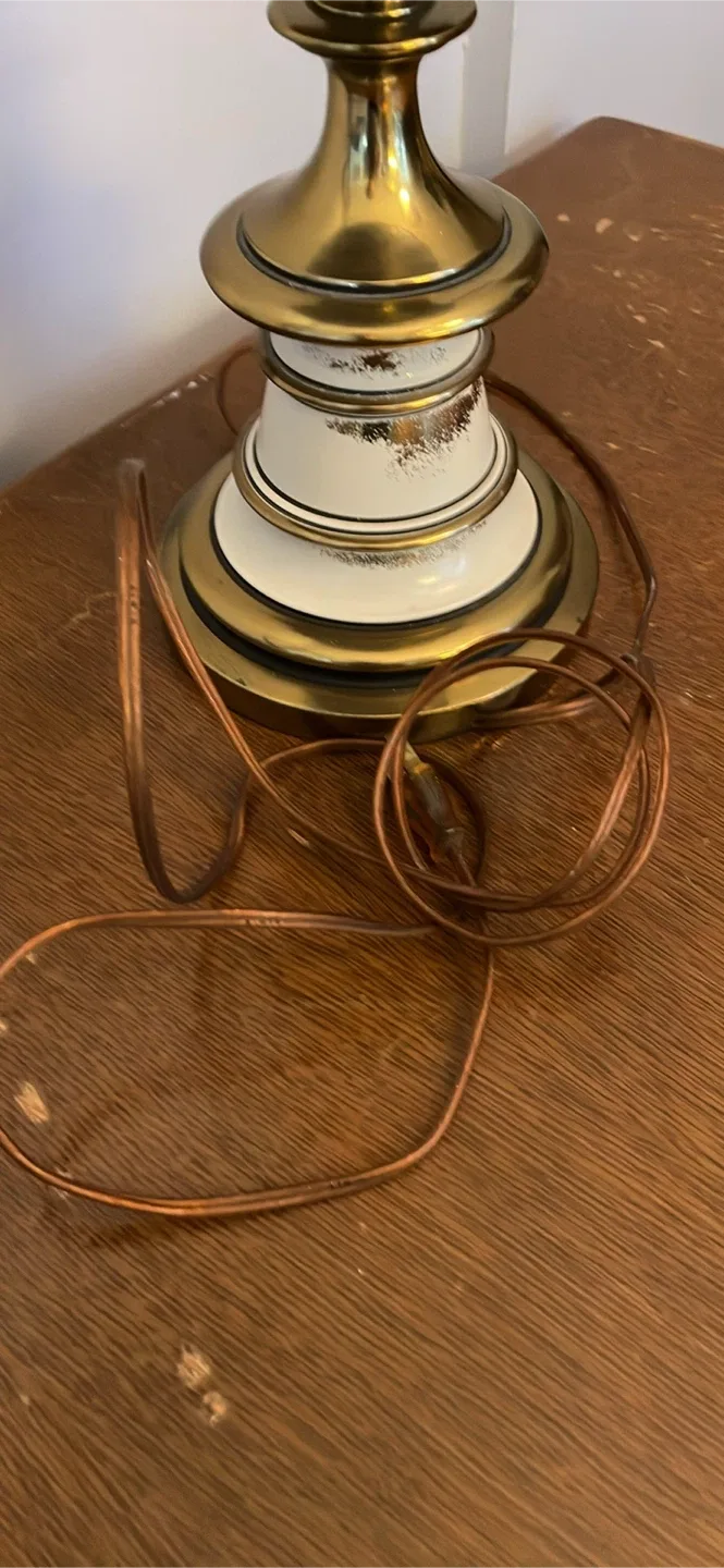 Vintage brass Table Lamp - Cream & (gold coloured) brass Accent image indicator(6)