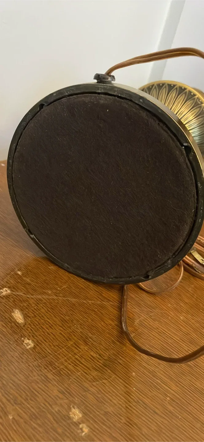 Vintage brass Table Lamp - Cream & (gold coloured) brass Accent image indicator(10)