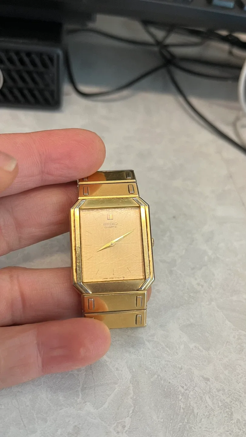 Seiko Quartz Gold/Silver Tone Watch image indicator(5)