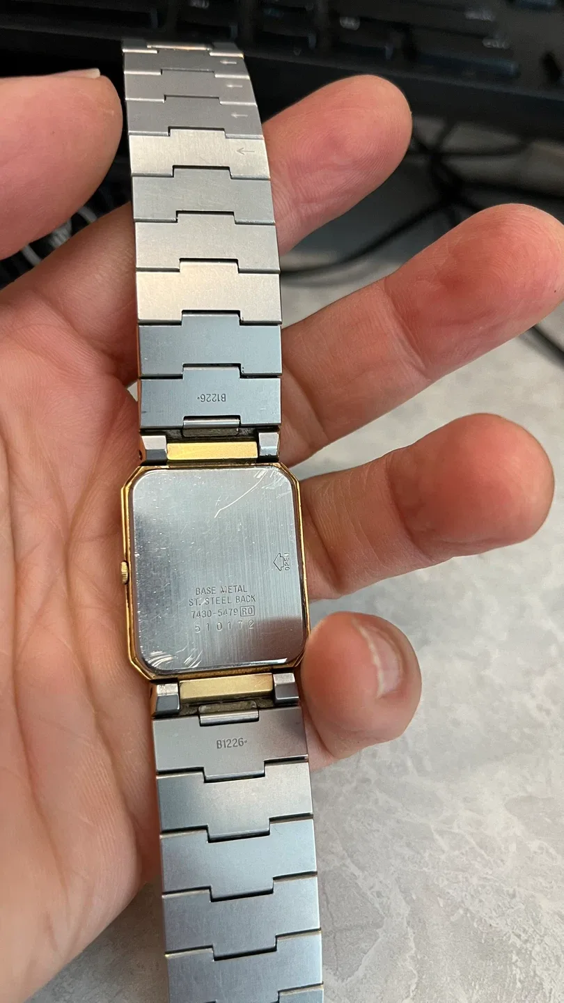 Seiko Quartz Gold/Silver Tone Watch image indicator(2)