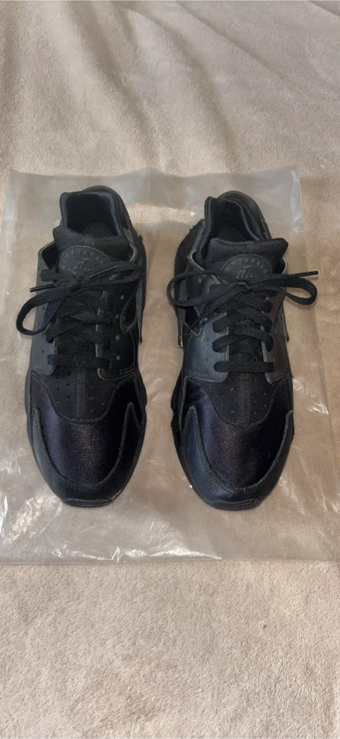 Nike Air Huarache run, Black - Size 8.5 thumbnail