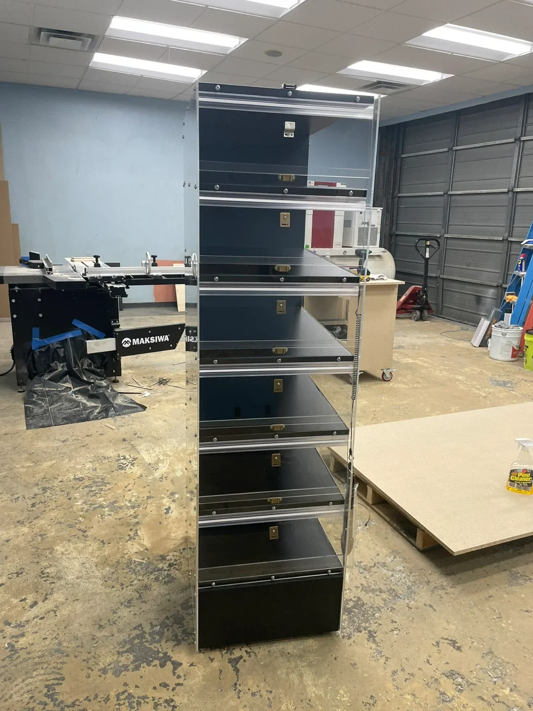 Display Shelf - Black & Clear Acrylic image indicator(3)