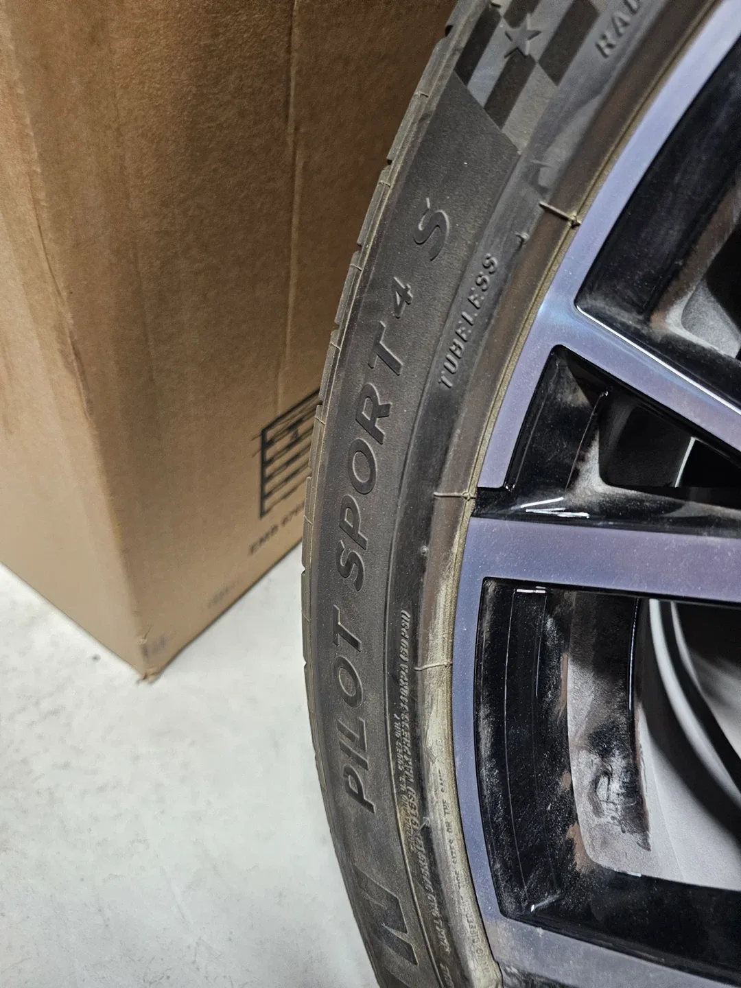 BMW Rims with Michelin Pilot Sport 4 S Tires image indicator(3)
