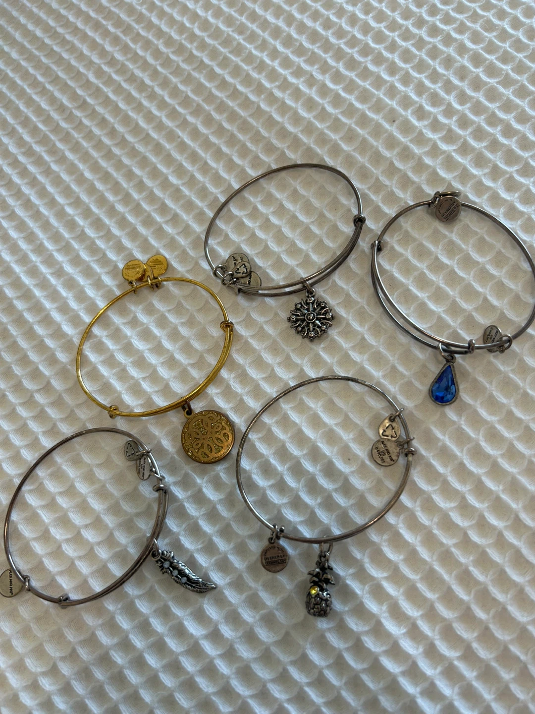 Alex and ani bracelet collection value 240$