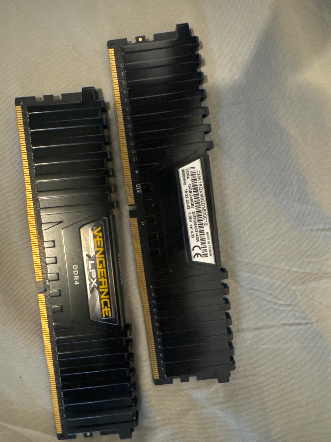 HP Pavilion HPE Desktop PC & Corsair Vengeance LPX DDR4 RAM