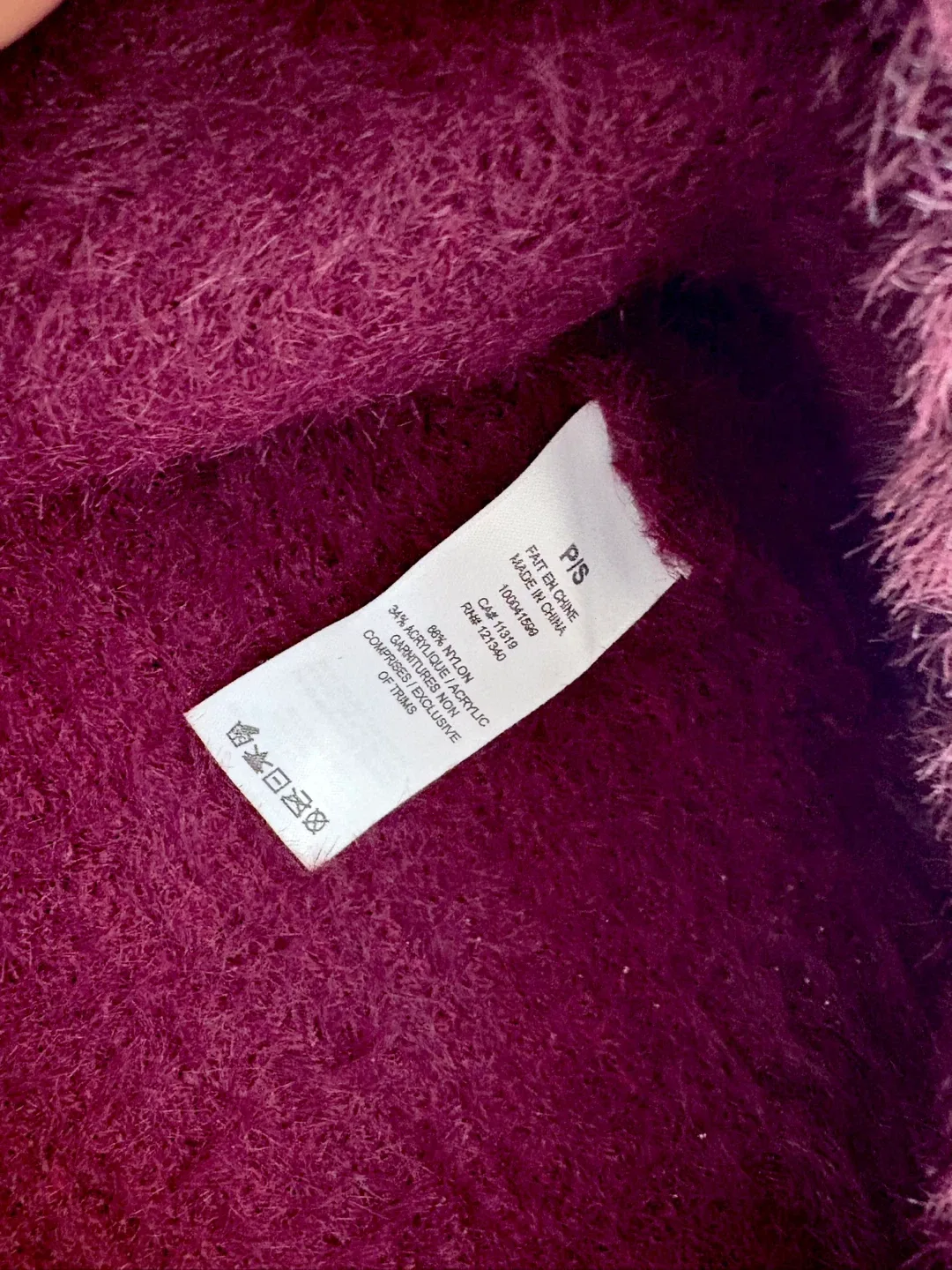 Dynamite Fuzzy Knit V-Neck Sweater - Size S ‼️final price ‼️ image indicator(3)