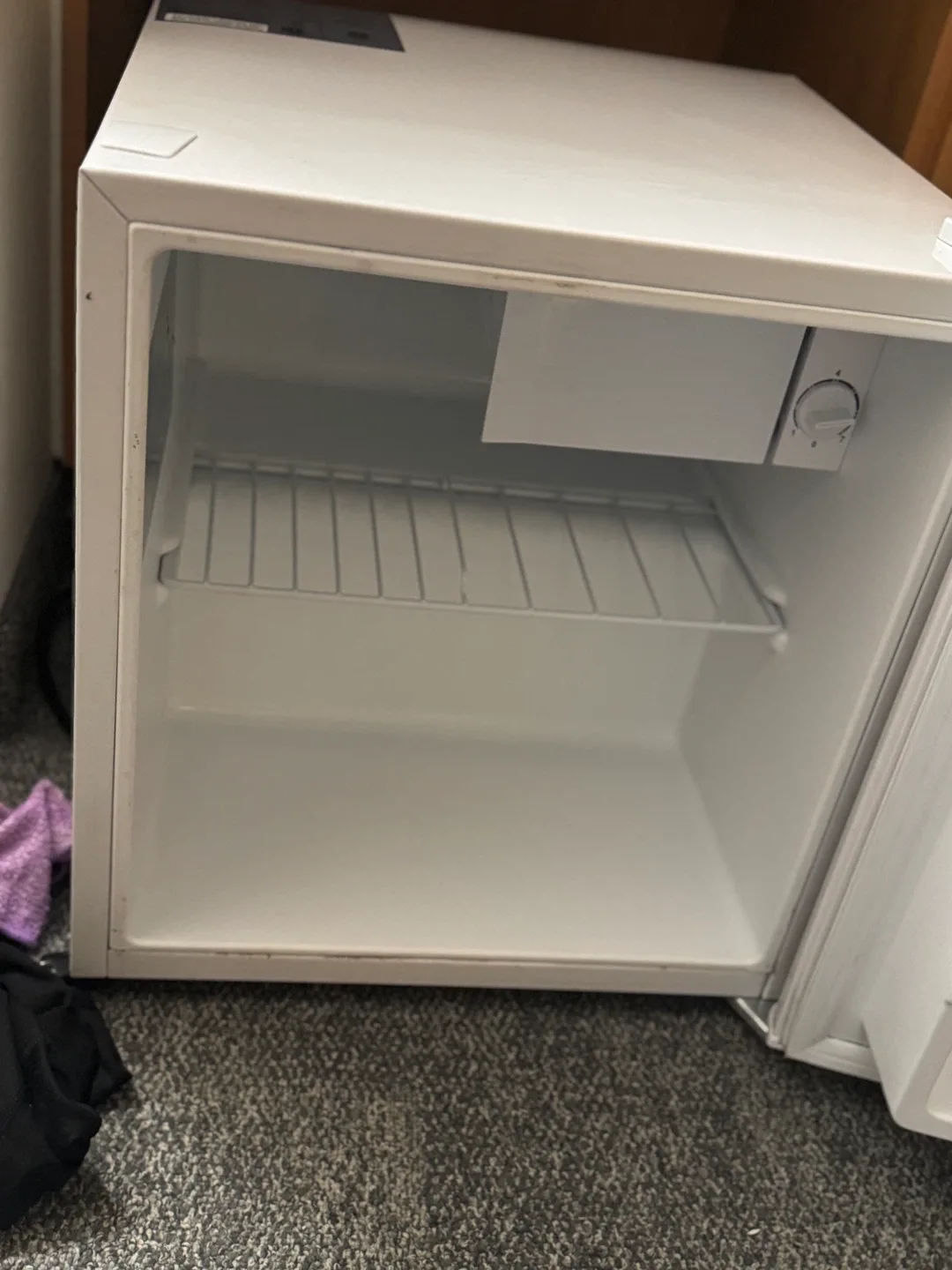 Galanz Mini Fridge - White image indicator(3)