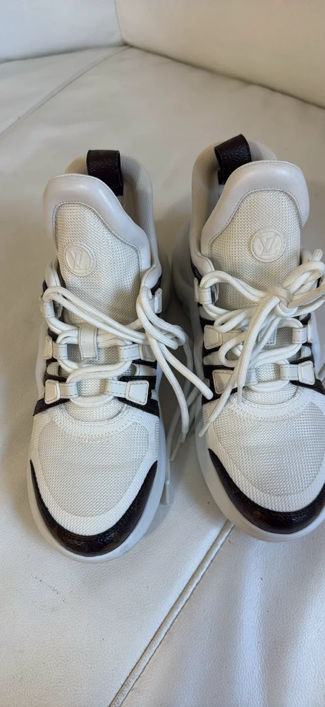 Louis Vuitton LV Trainer Sneaker Size 39 image indicator(9)