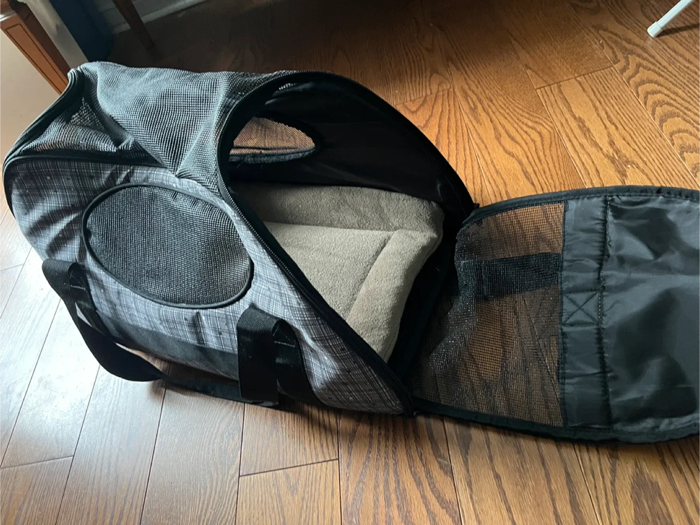 Pet Carrier - excellent condition as new thumbnail