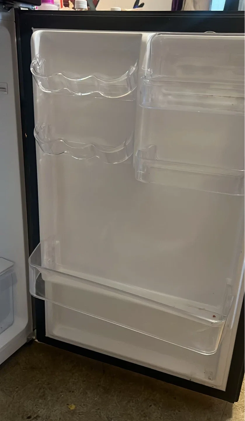 Magic Chef Black Refrigerator image indicator(3)