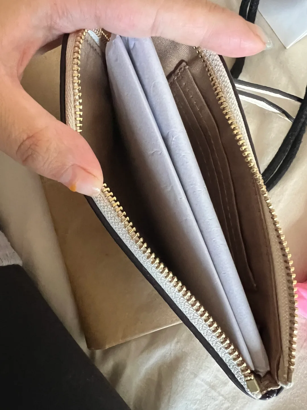 New without tag/Coach Wristlet - White Leather image indicator(3)