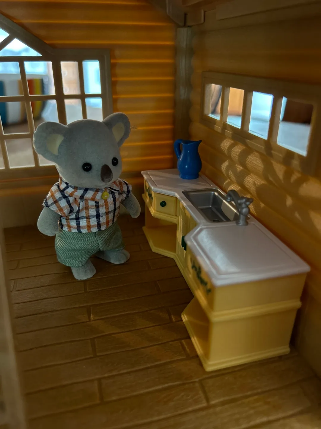 Calico Critters Log Cabin Lakeside Lodge & Koala Family image indicator(7)