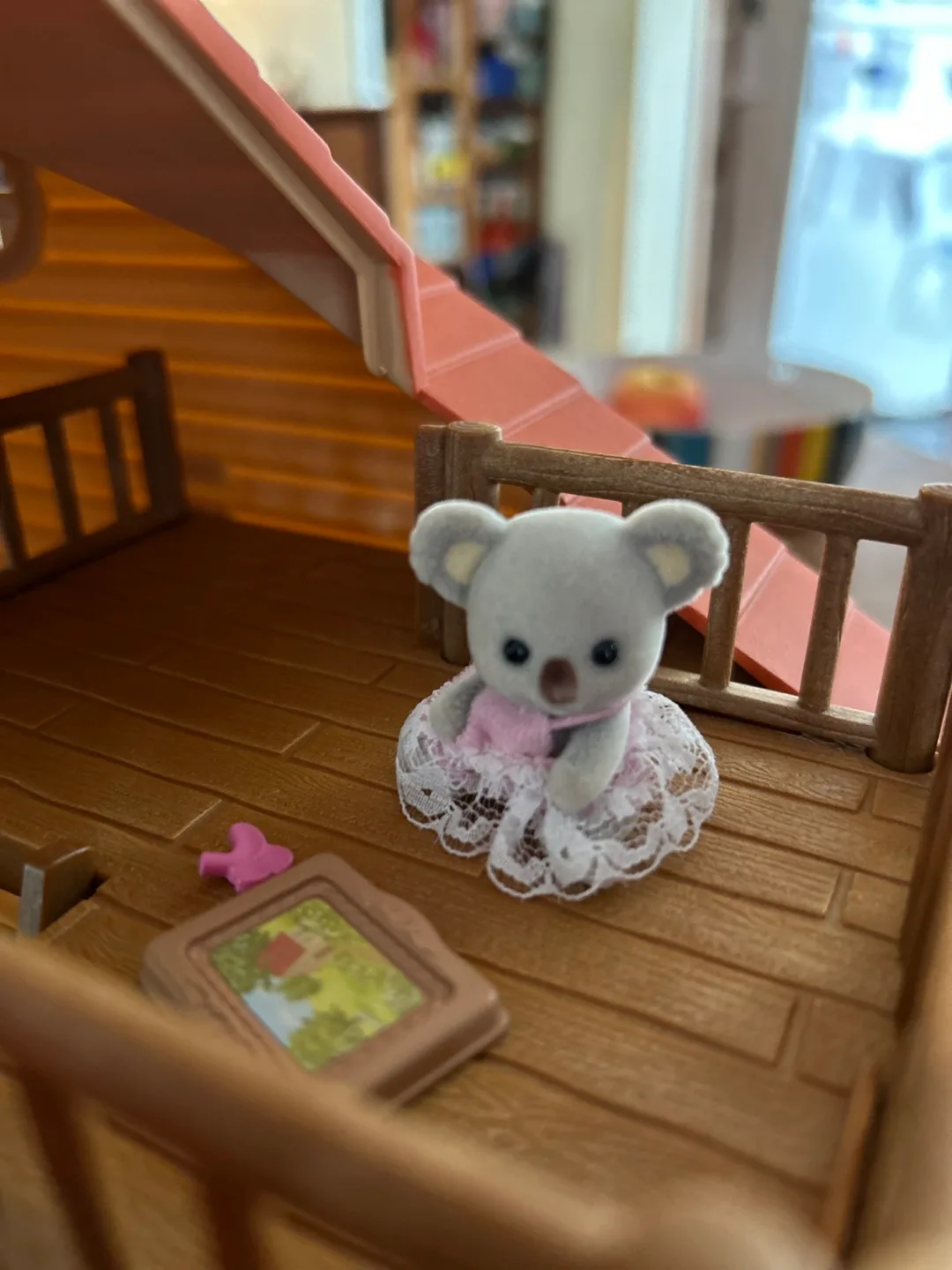 Calico Critters Log Cabin Lakeside Lodge & Koala Family image indicator(8)