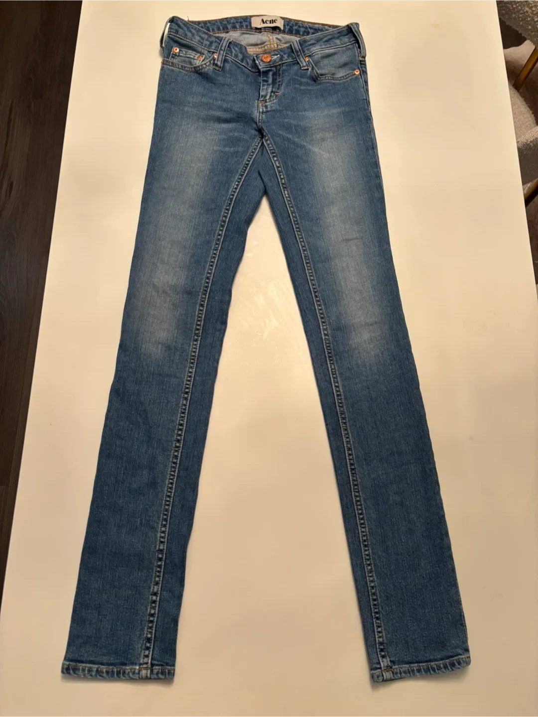 Acne jeans  size 25 -great condition image indicator(2)