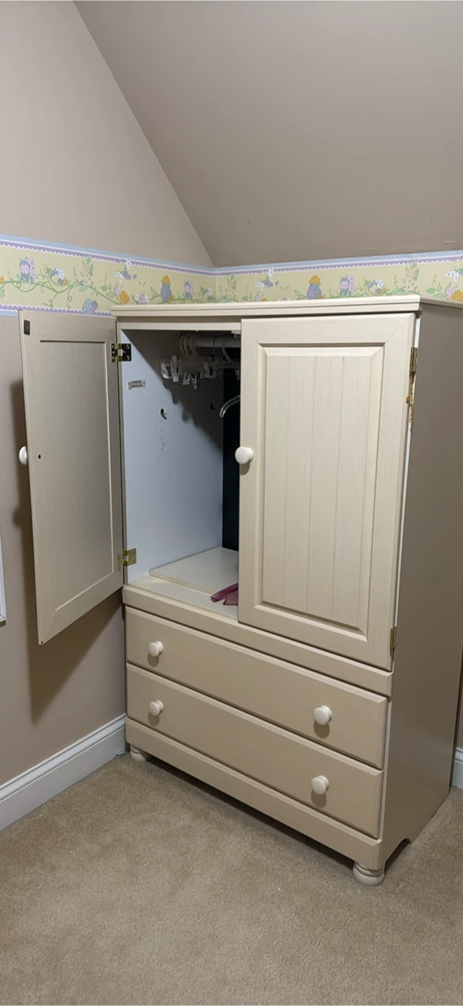 Kids armoire