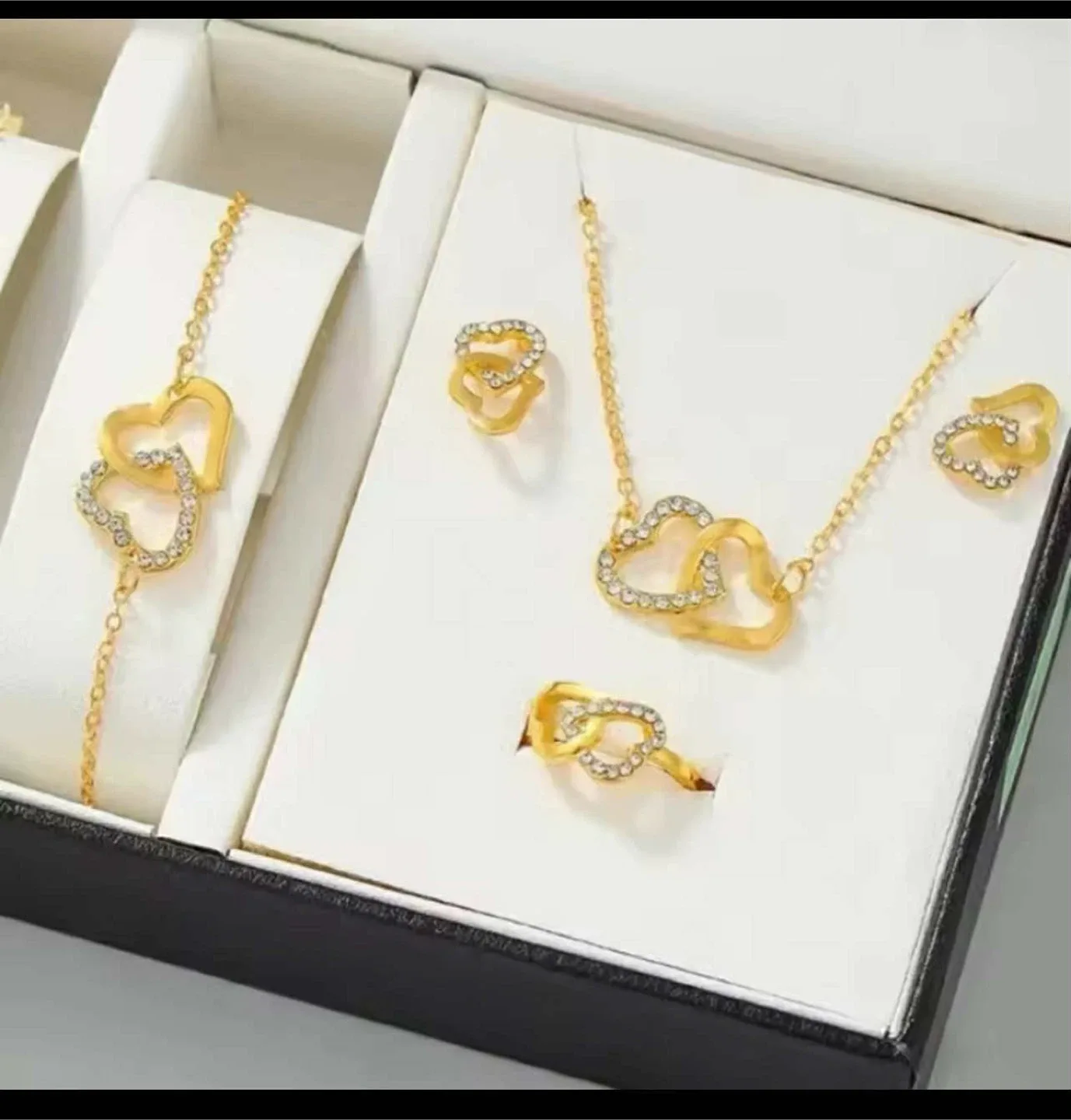 Gold Heart Jewelry Set - New in Box image indicator(3)