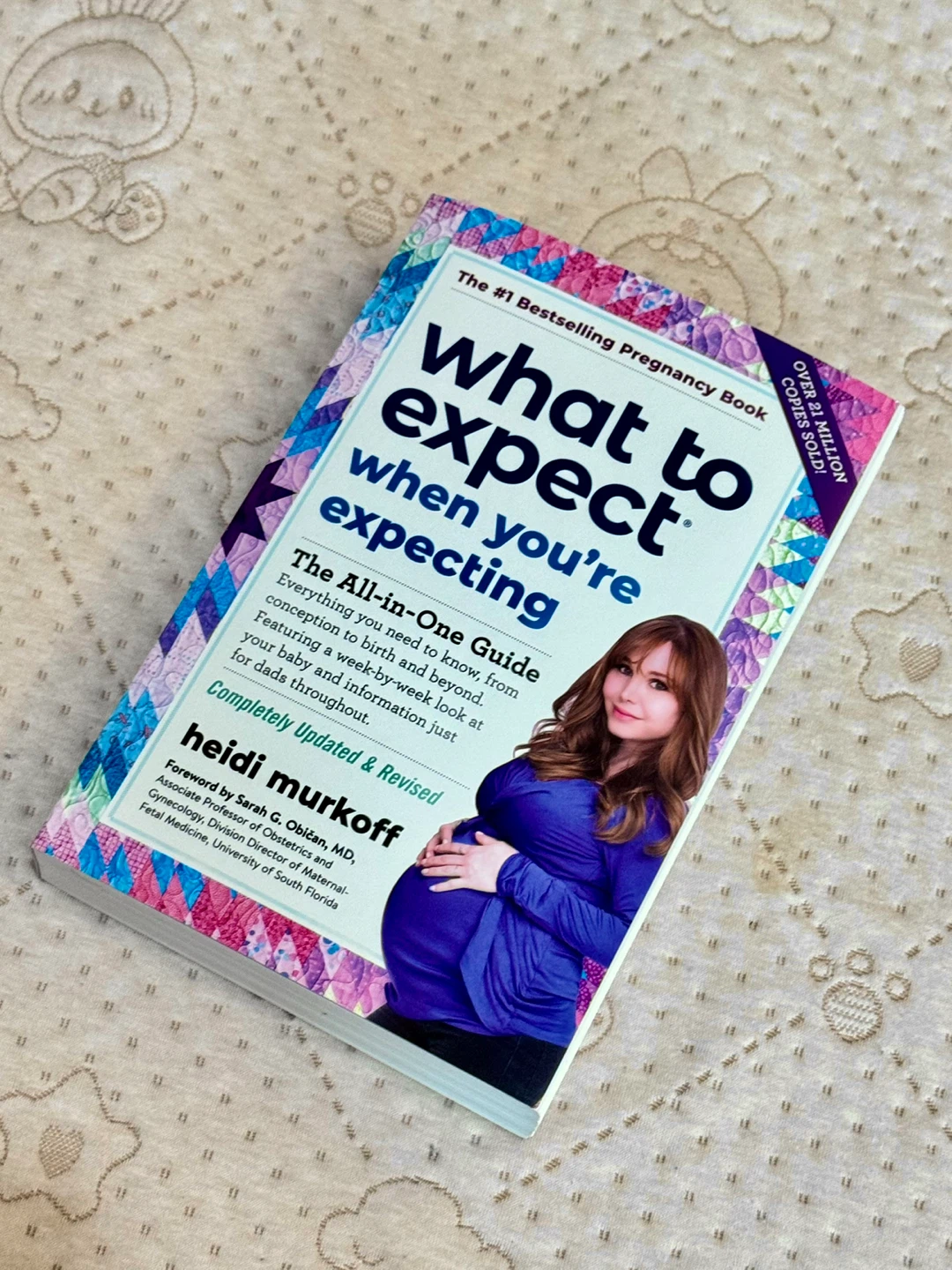 📘 What to Expect When You’re Expecting – by Heidi Murkoff