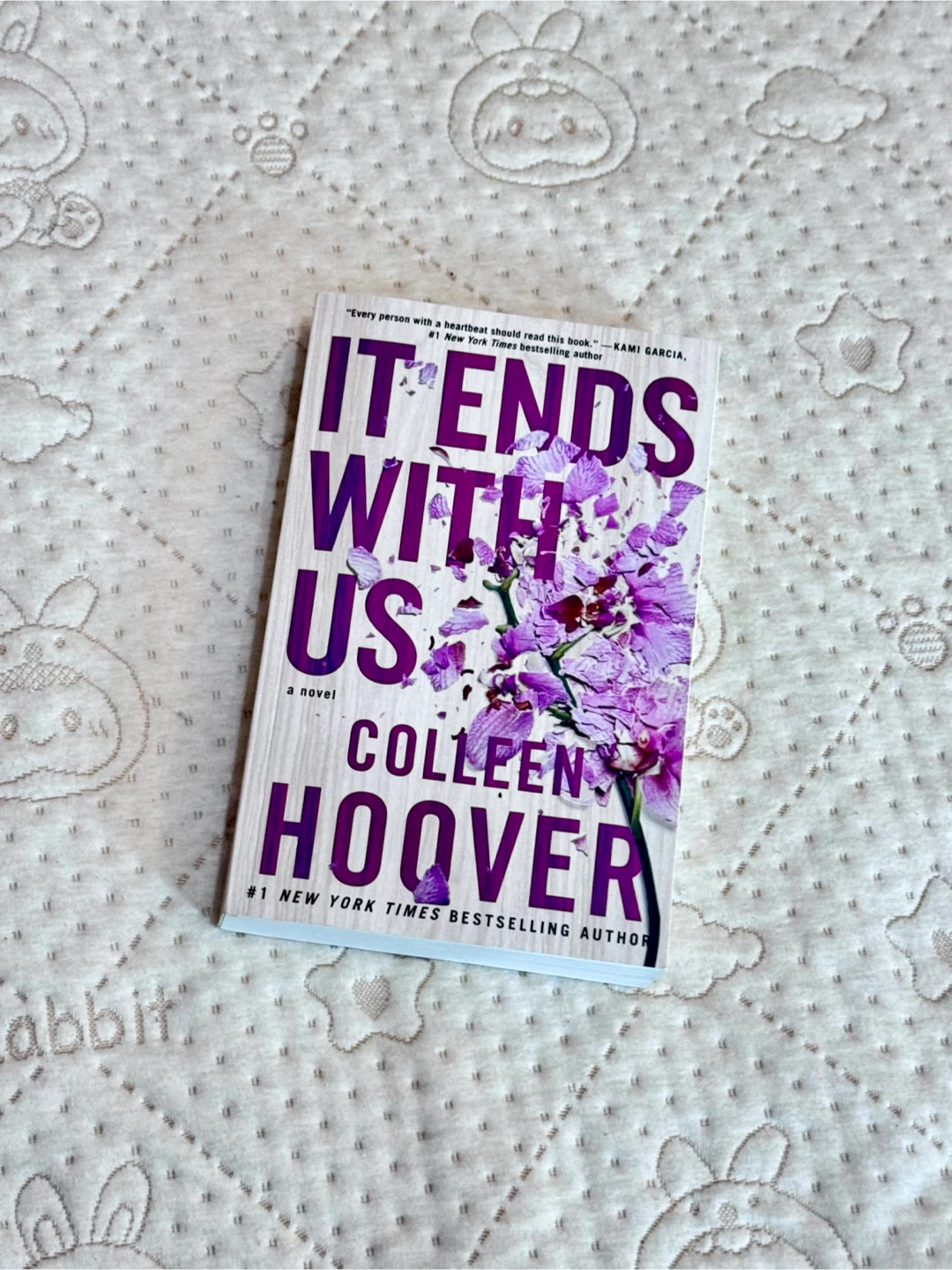 📚 It Ends With Us – by Colleen Hoover