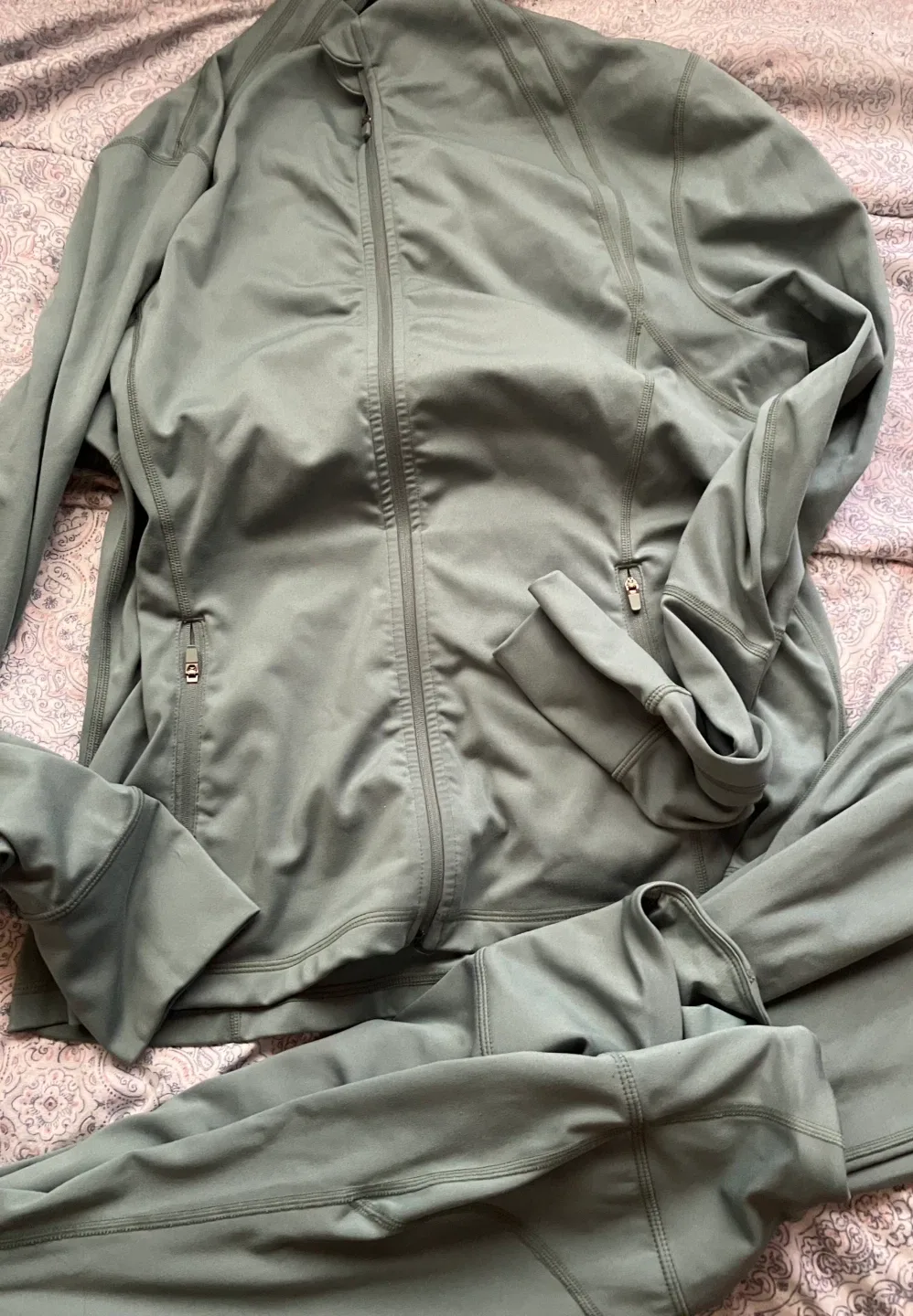 (Athletic Works) Green Activewear Set - Size Women Large image indicator(2)