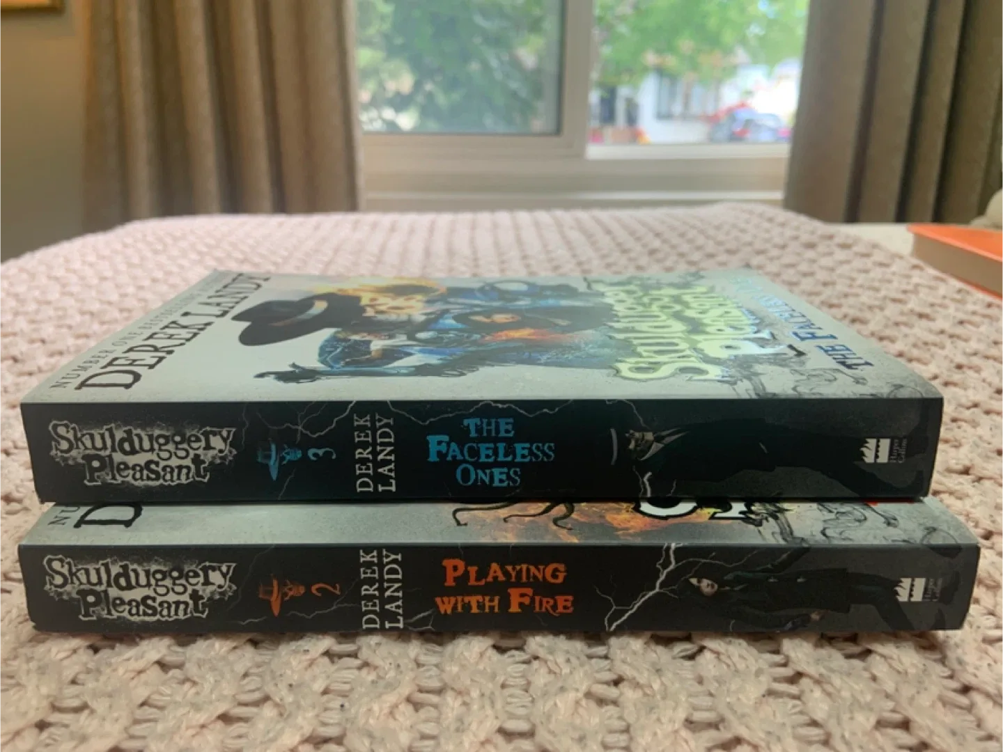 Skulduggery Pleasant: The Faceless Ones & Playing with Fire image indicator(5)