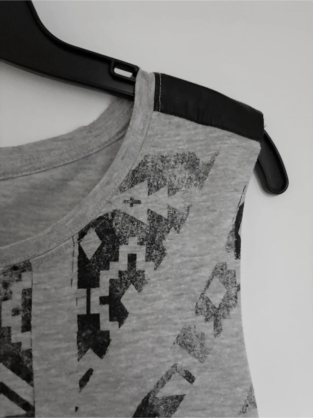 Highlow tank top with pleather shoulders image indicator(2)