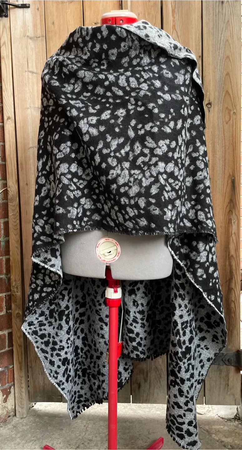 Leopard Print reversible wrap/shawl image indicator(2)
