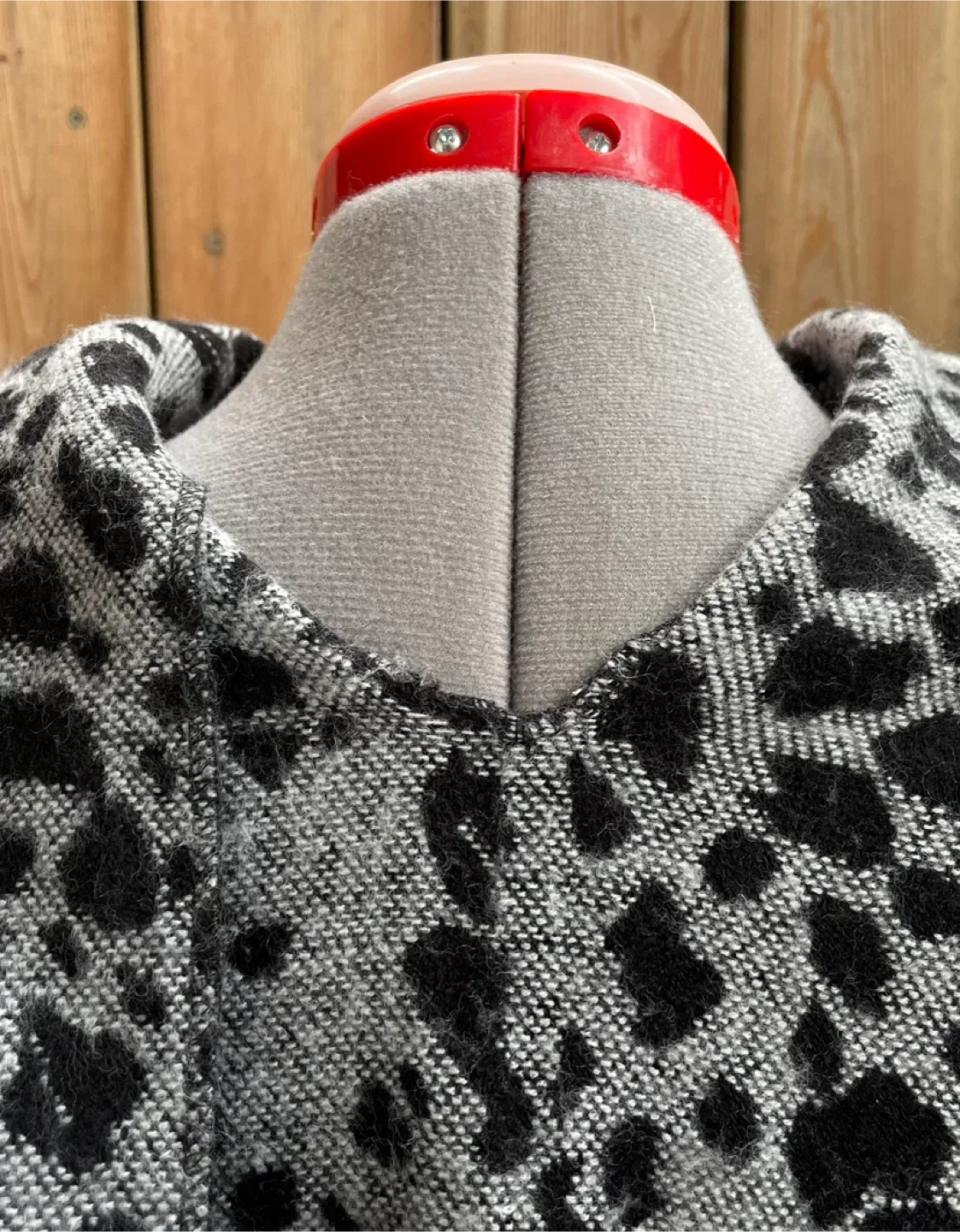 Leopard Print reversible wrap/shawl image indicator(6)