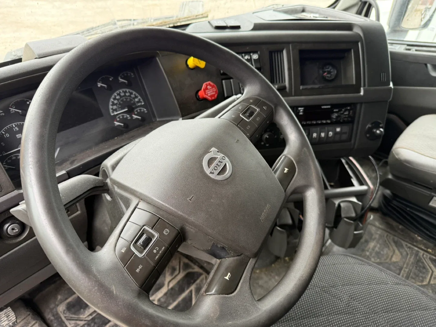 Volvo Semi Truck image indicator(4)