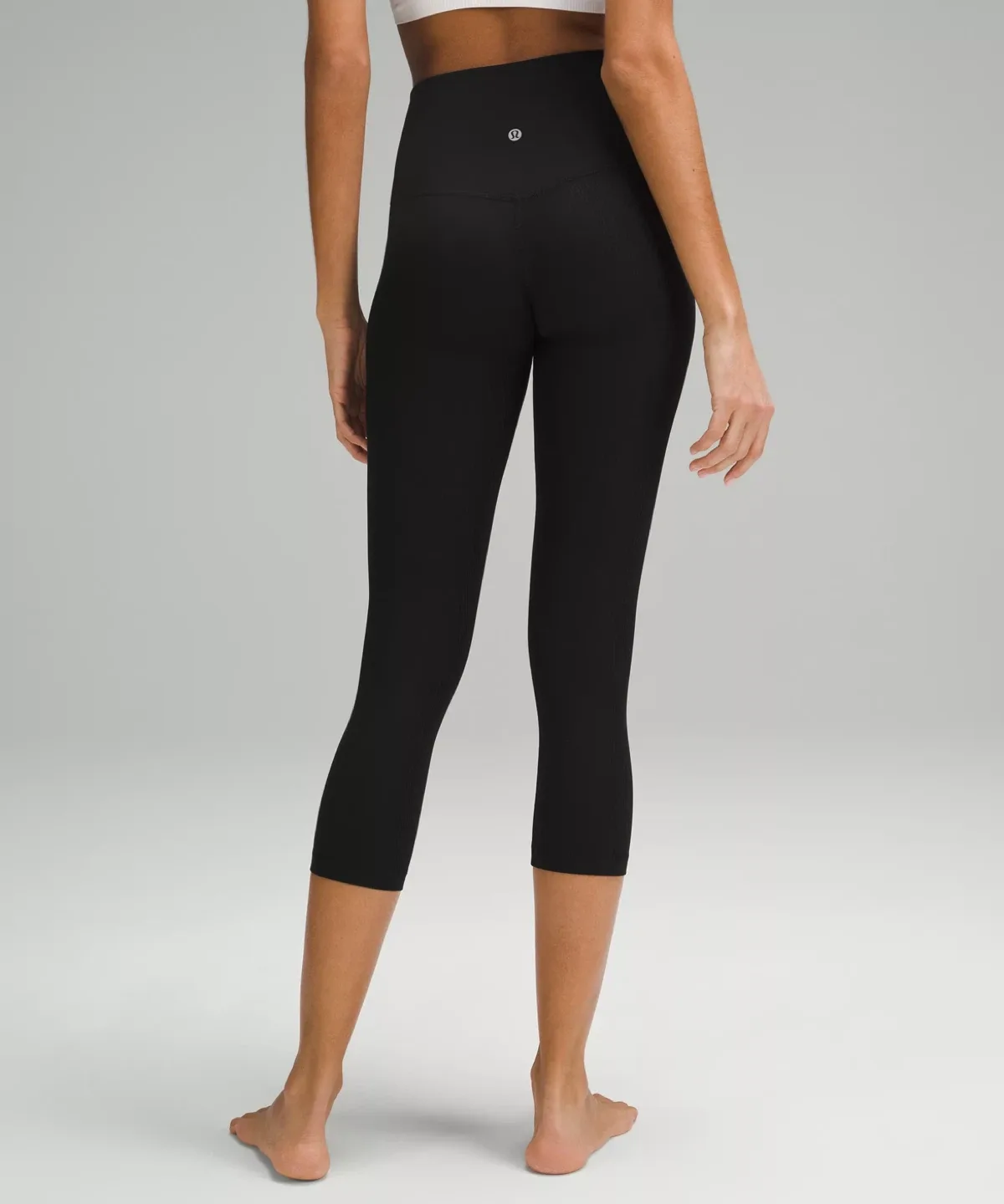 Lululemon size 8 crop leggings , like new! thumbnail