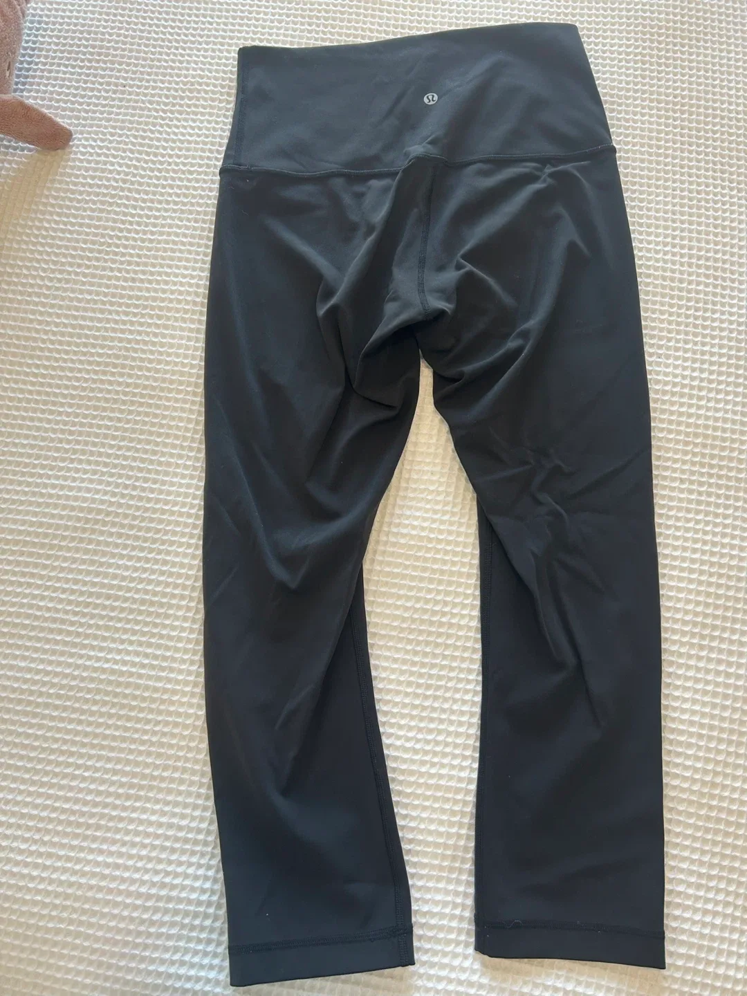 Lululemon size 8 crop leggings , like new! image indicator(4)