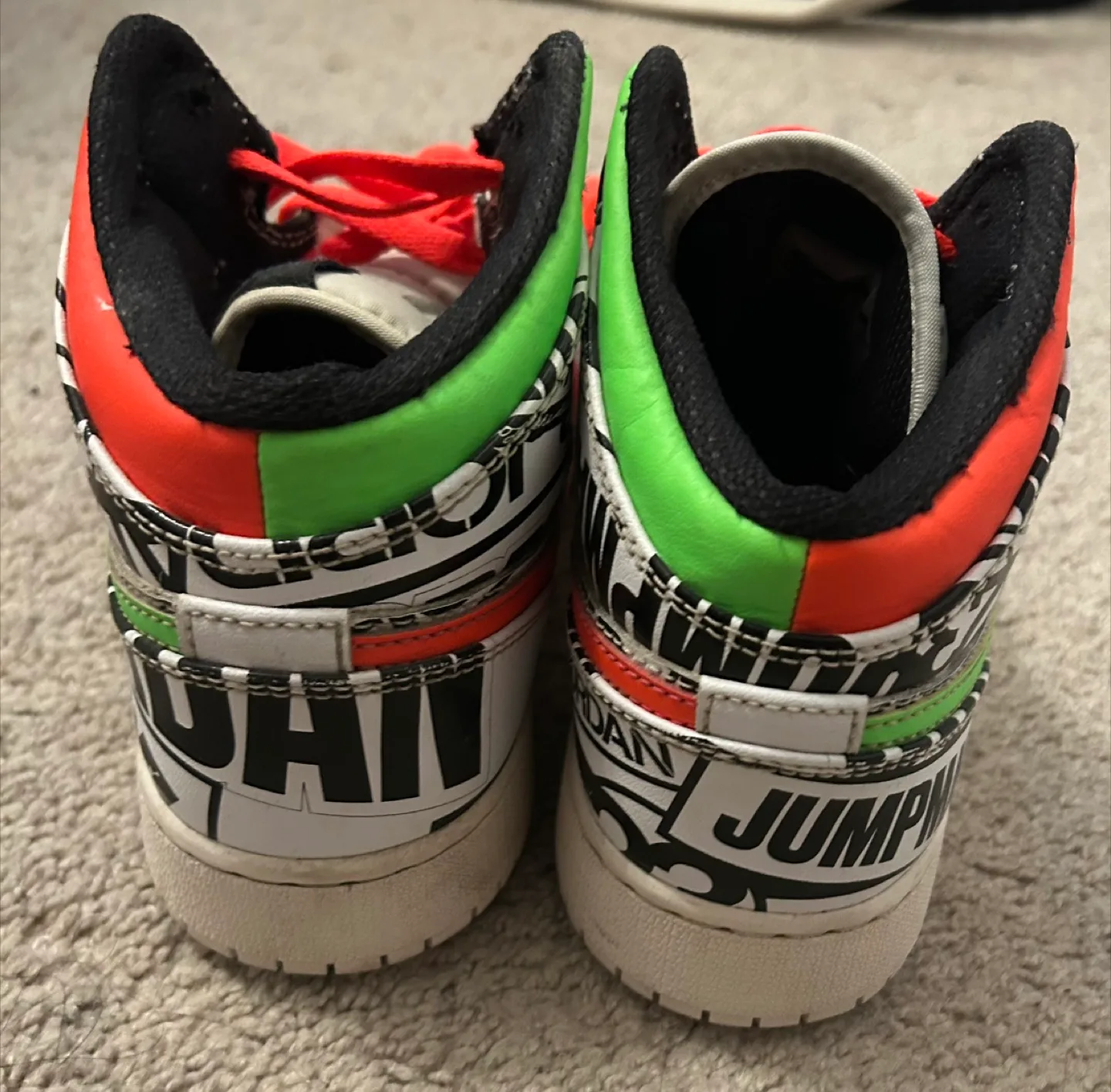 Nike Air Jordan 1 Mid SE 'White Black Green Red' image indicator(2)