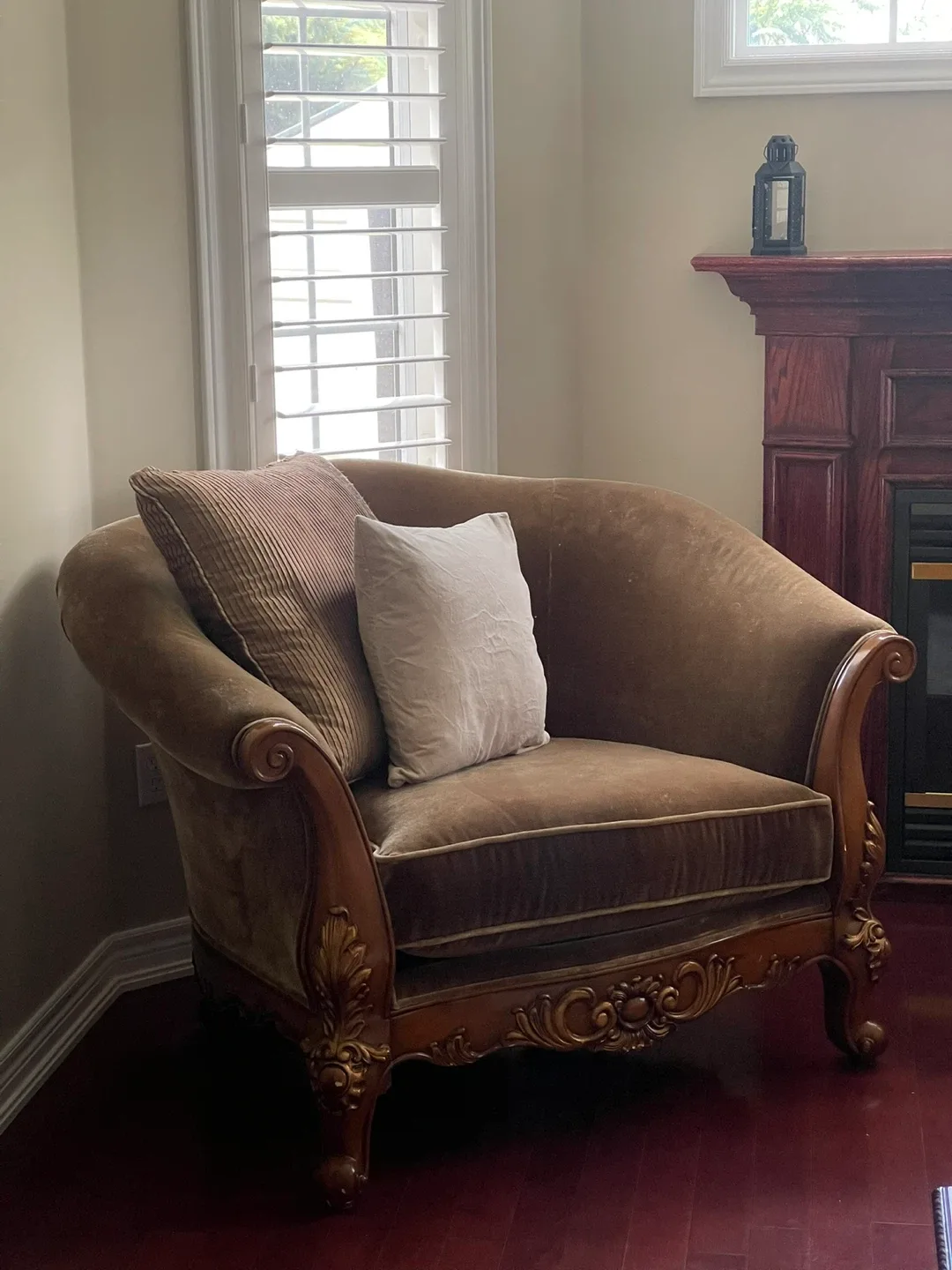 Antique Style Sofa and Armchair Set image indicator(3)