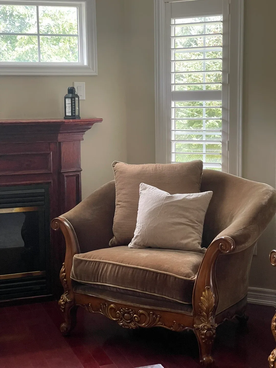 Antique Style Sofa and Armchair Set image indicator(2)