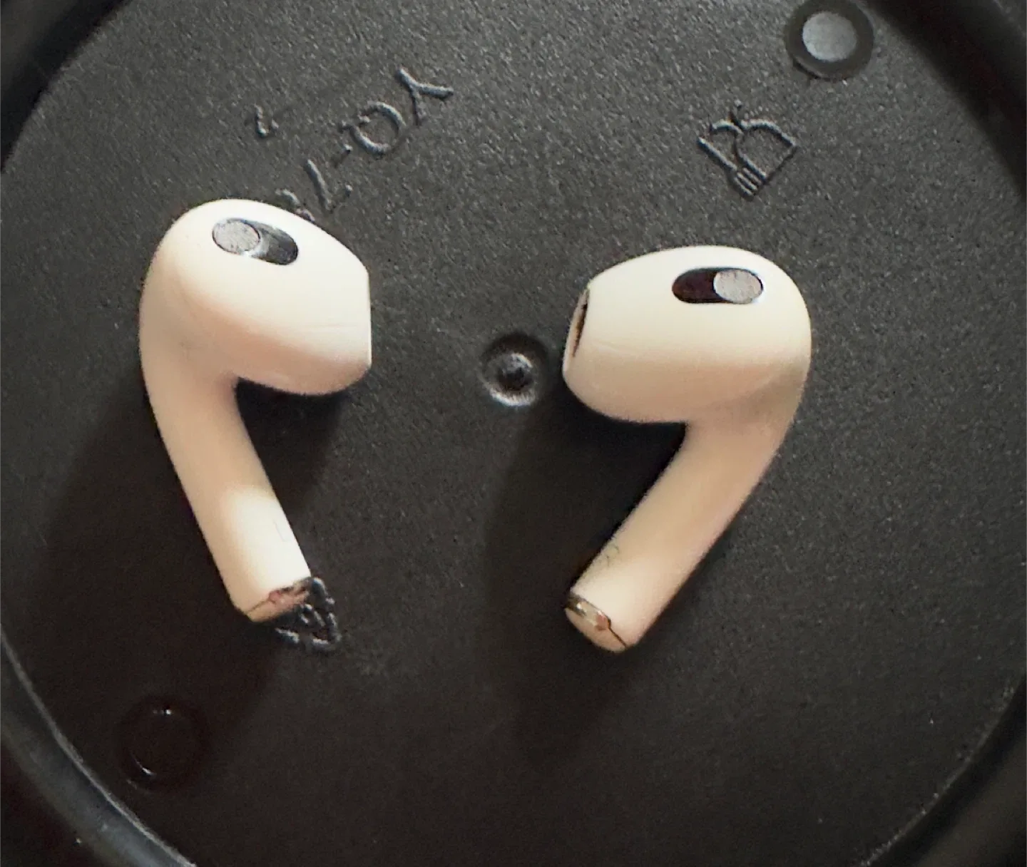 Used Apple AirPods 3rd generation - White image indicator(5)