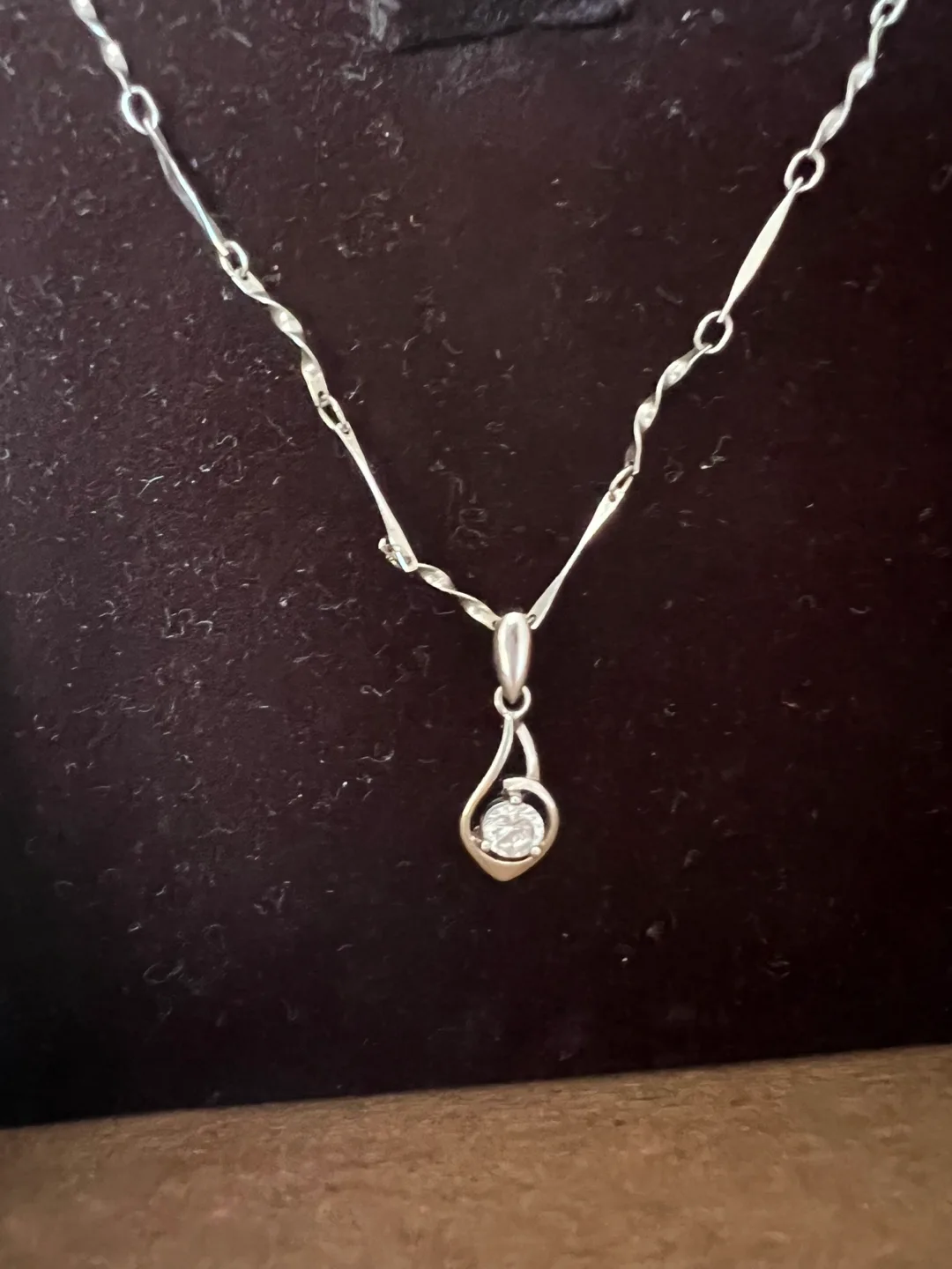 Silver Necklace with Pendant image indicator(4)