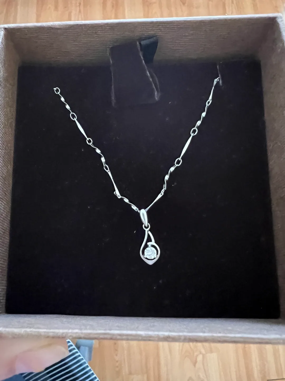 Silver Necklace with Pendant image indicator(2)