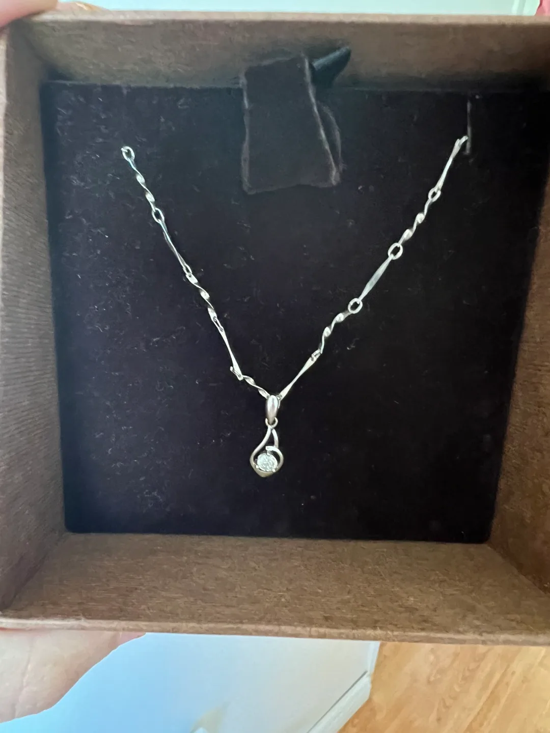 Silver Necklace with Pendant image indicator(3)