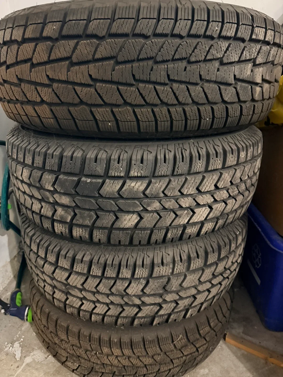 Set of 4 Arctic Claw Winter Tires 235/70R16 image indicator(2)