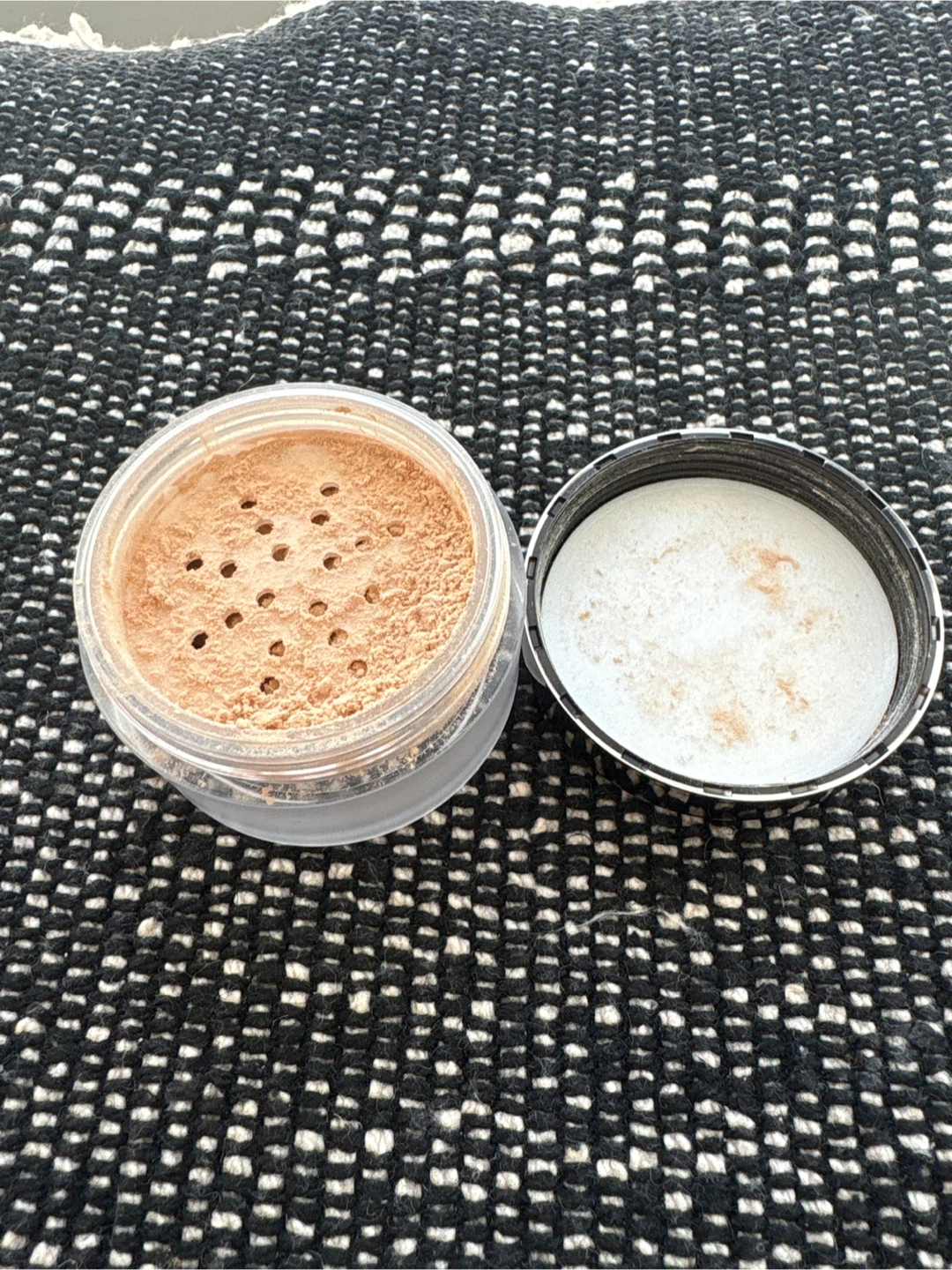 Laura Mercier Translucent Loose Setting Powder - Glow - photo 3