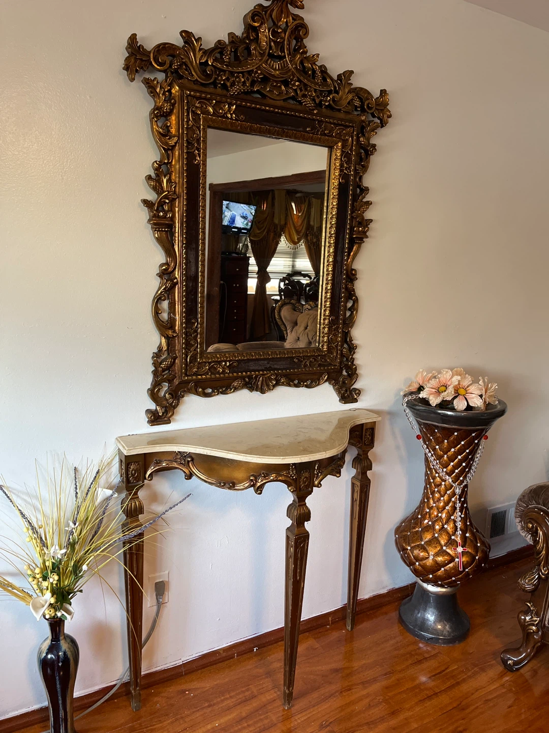 Ornate Gold-Framed Mirror & Console Table Set - photo 2