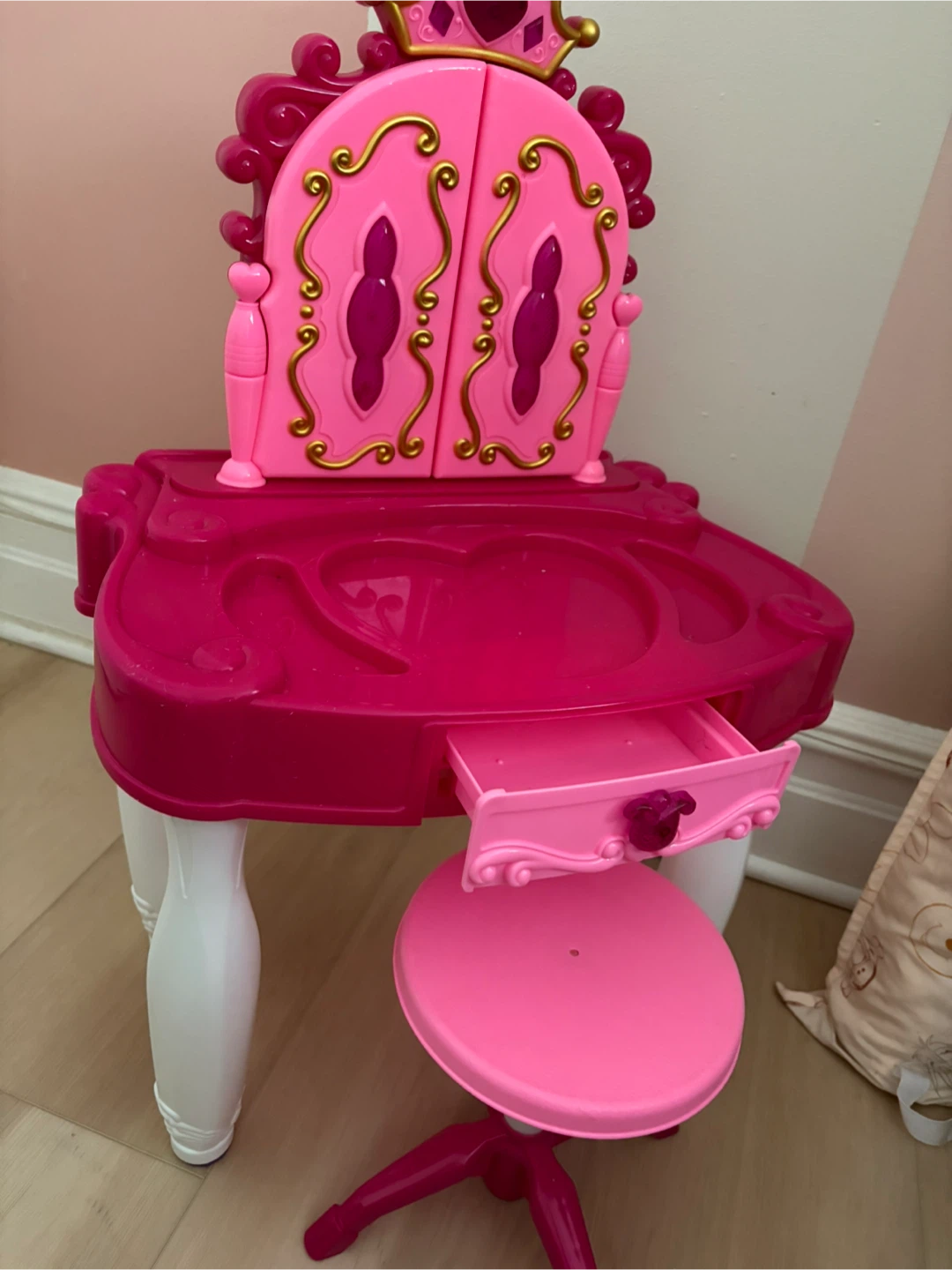 Pink Princess Vanity Table with Stool - photo 4
