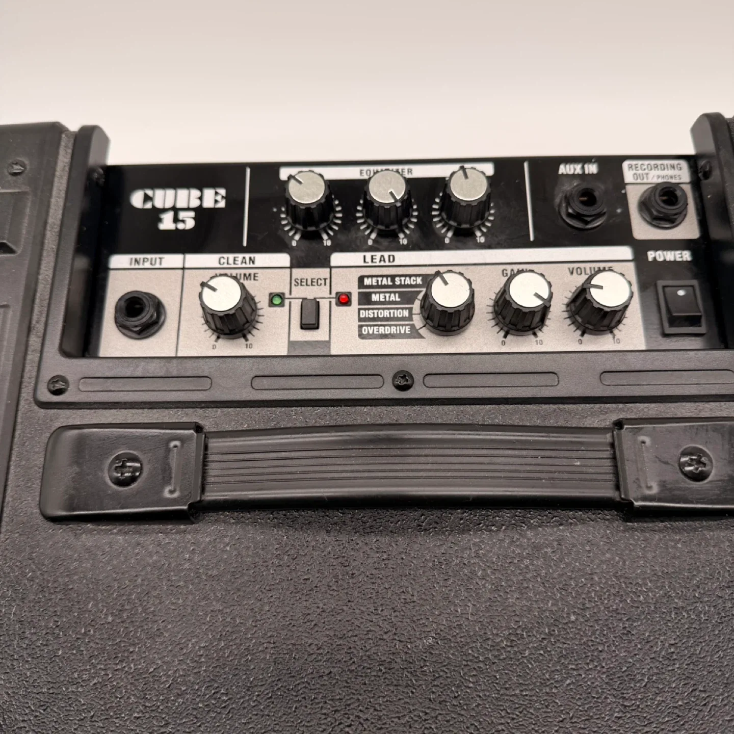 Roland Cube-15 Guitar Amplifier image indicator(5)