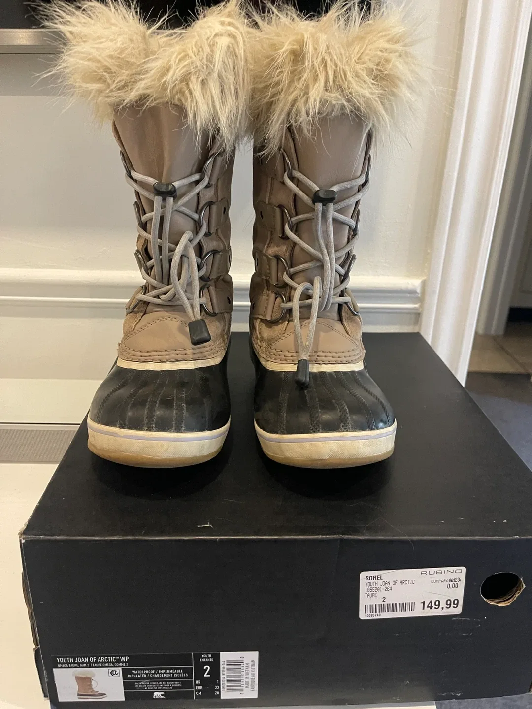 Size 2 Girls Sorel Joan of arc winter boots -Like new image indicator(3)