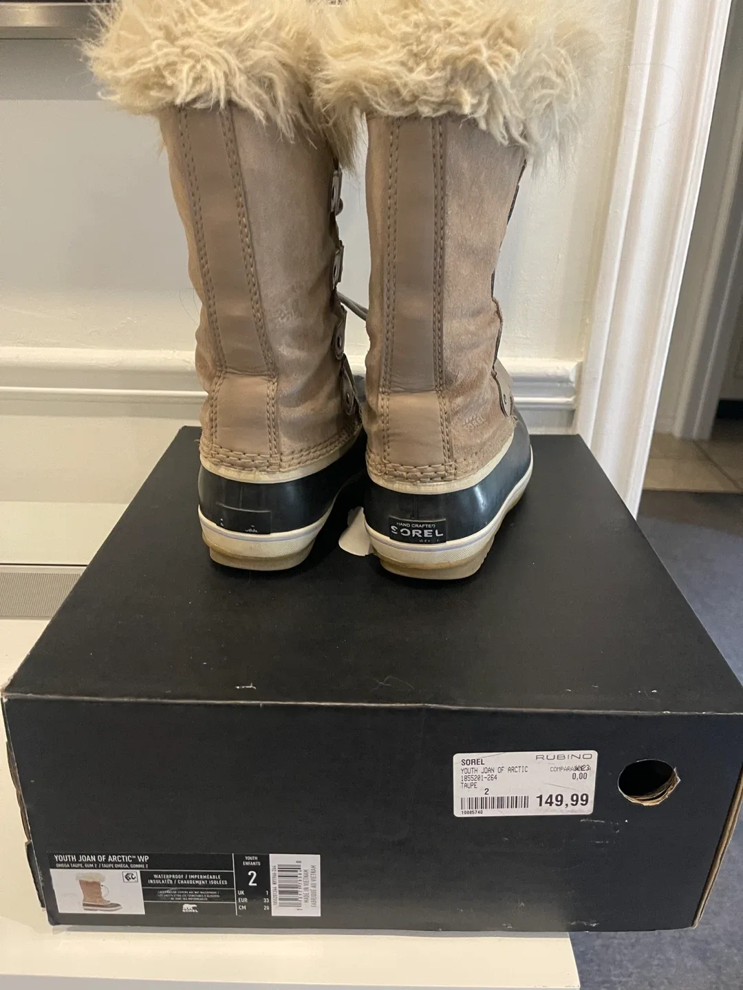 Size 2 Girls Sorel Joan of arc winter boots -Like new image indicator(5)