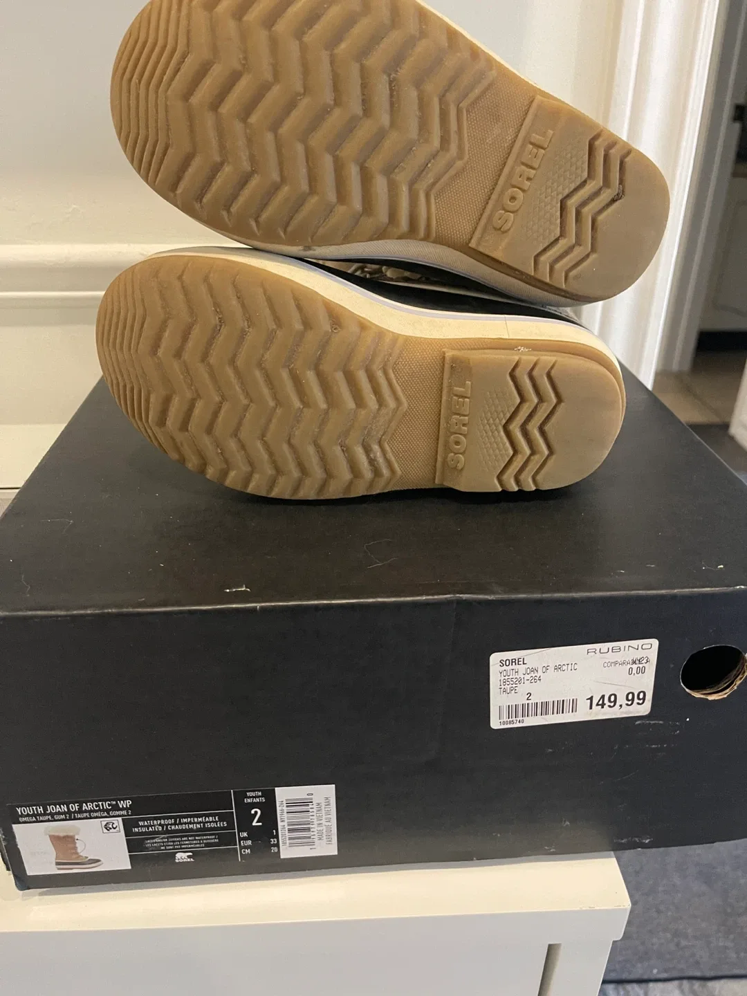 Size 2 Girls Sorel Joan of arc winter boots -Like new image indicator(4)