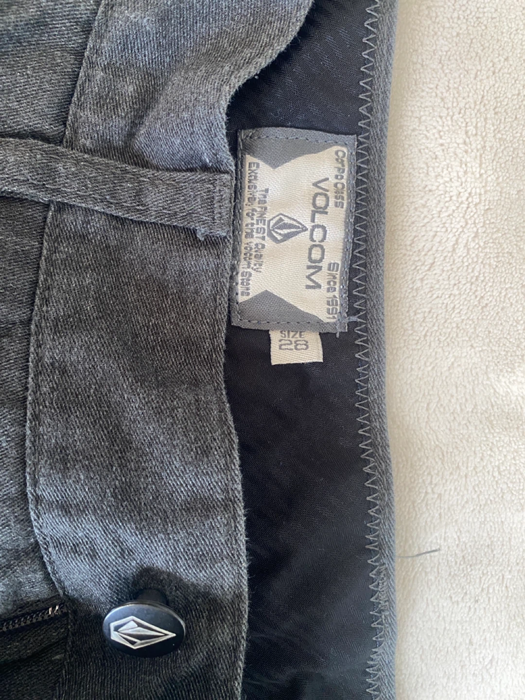 Volcom Shorts - Size 28 - photo 3